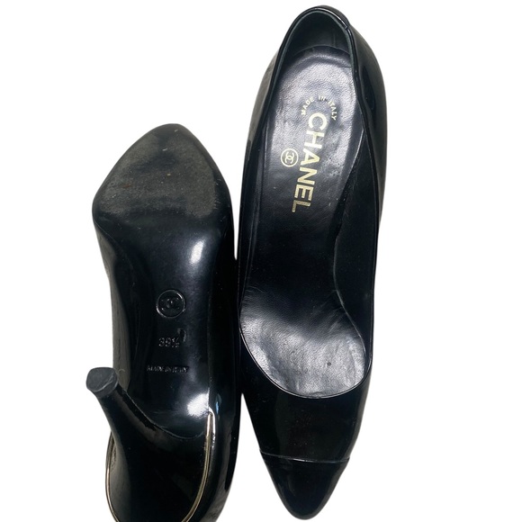 CHANEL Black Patent Leather Heels with Gold Accent size 39.5 - Picture 5 of 14